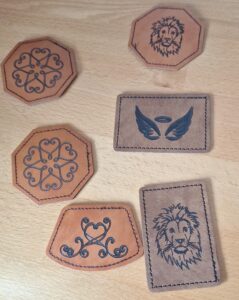 Patches aus Leder mit Lasermuster